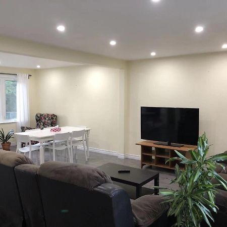 Cozy 3 Room Bungalow In Midtown 多伦多 外观 照片