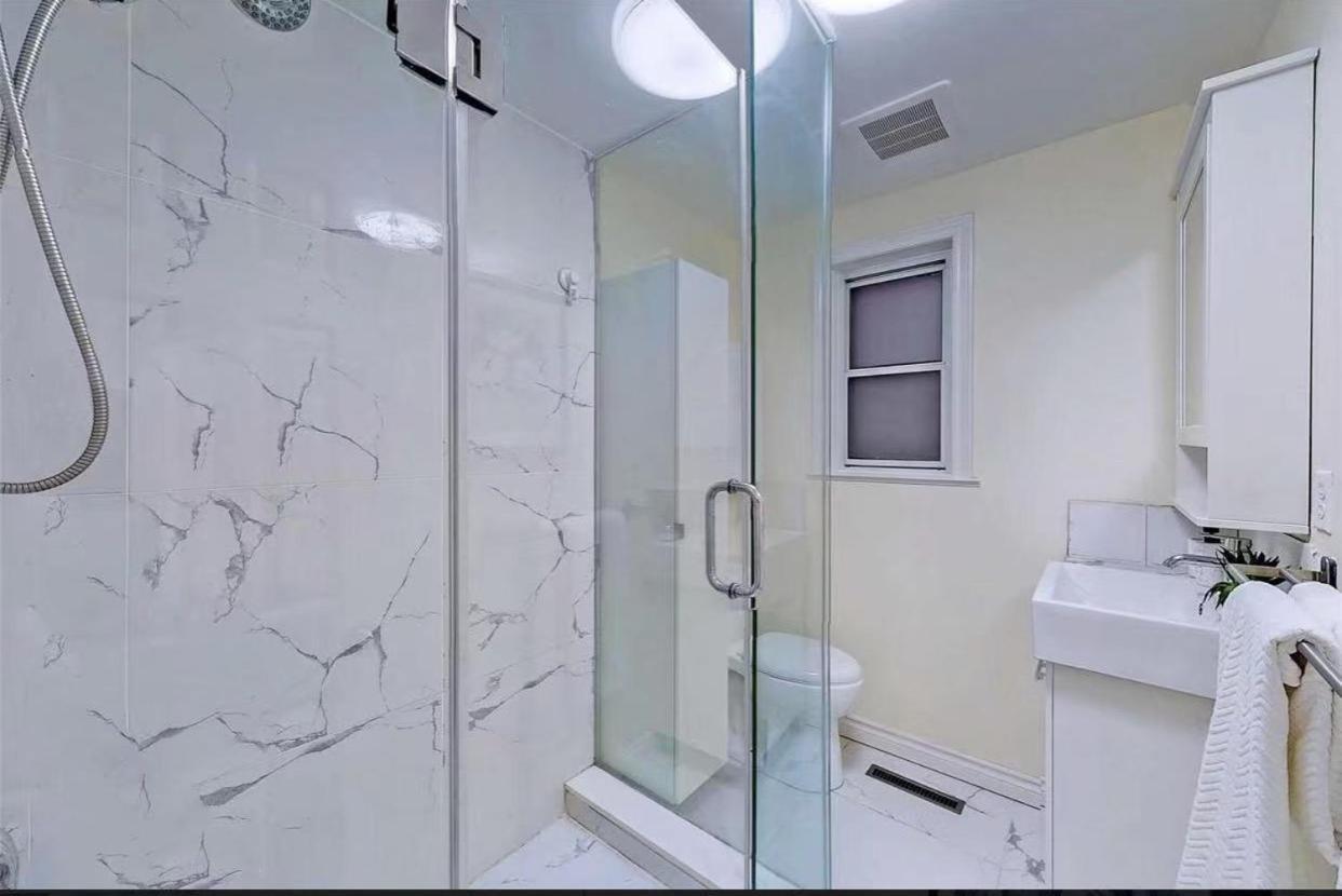 Cozy 3 Room Bungalow In Midtown 多伦多 外观 照片